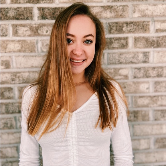 Meet your Posher, Macie - Picture 5 of 5